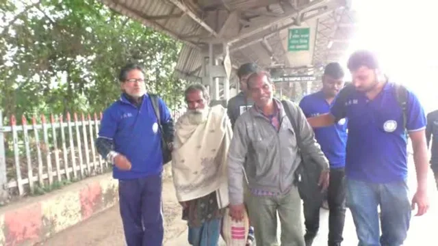 ଦୀର୍ଘ ବର୍ଷ ହେବ ହଜି ଯାଇଥିବା ବୃଦ୍ଧ ଏପରି ଘରକୁ ଫେରିଲେ, ବ୍ରଜରାଜନଗରରେ ପରିବାରବର୍ଗଙ୍କୁ ଭେଟି ଭୋଭୋ ହୋଇ କାନ୍ଦି ଉଠିଲେ