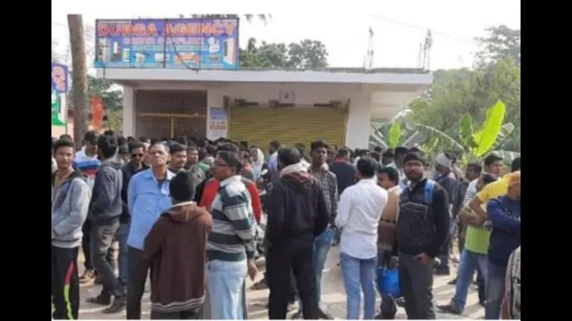 ବାସୁଦେବପୁର: ଘରୋଇ ସାମଗ୍ରୀ ଉପରେ ୪୫ ପ୍ରତିଶତ ରିହାତିର ଲୋଭ ଦେଖାଇ ତିନି କୋଟିରୁ ଊର୍ଦ୍ଧ୍ୱ ଟଙ୍କା ଠକି ନେଇଗଲେ ଦୋକାନୀ