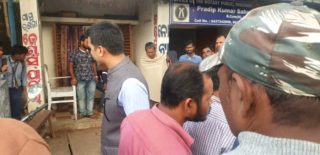 ମାନବିକତା ଦେଖାଇଲେ କନ୍ଧମାଳ ଏସପି: ଦୁର୍ଘଟଣାରେ ଗୁରୁତର ୨ ଯୁବକଙ୍କୁ ନିଜ ଗାଡ଼ିରେ ନେଇ ଡାକ୍ତରଖାନାରେ ଭର୍ତ୍ତି କଲେ