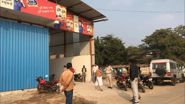 ବନ୍ଧୁକ ମୁନରେ ବ୍ୟବସାୟୀଙ୍କଠାରୁ ୧୦ ଲକ୍ଷ ୪୫ ହଜାର ଟଙ୍କା ଲୁଟ୍‌ ଅଭିଯୋଗ