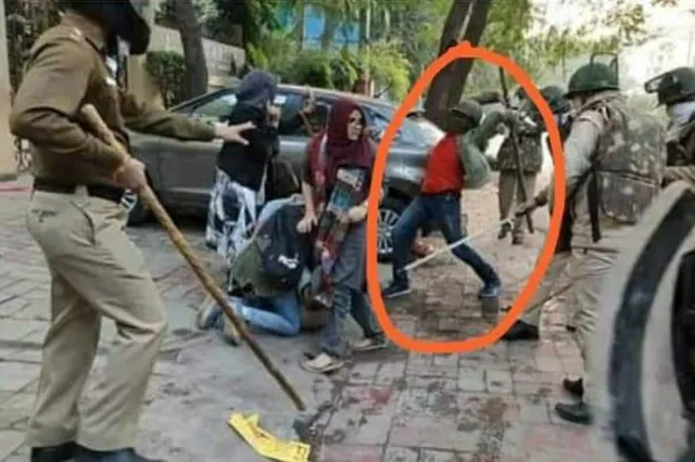 ସାଧା ପୋଷାକରେ ଲାଠିମାଡ଼ କରୁଥିବା ବ୍ୟକ୍ତି ଜଣେ ପୁଲିସ ଯବାନ, ସ୍ପଷ୍ଟ କଲା ଦିଲ୍ଲୀ ପୁଲିସ୍‌