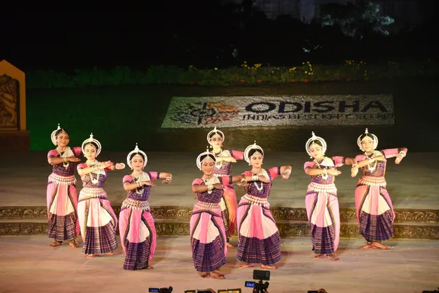 କୋଣାର୍କ ଉତ୍ସବର ଦ୍ୱିତୀୟ ସଂଧ୍ୟା :  ମନ ମୋହିଲେ  ଇଣ୍ଡୋନେସିଆ ନୃତ୍ୟରେ ରାମାୟଣର ଗାଥା