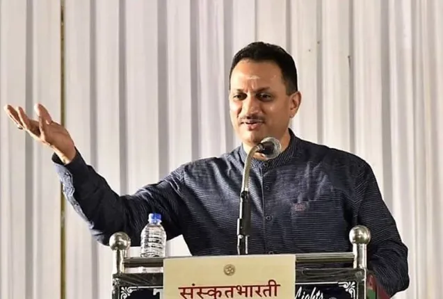 ବିଜେପି ସାଂସଦ କହିଲେ, କେନ୍ଦ୍ରର ୪୦ ହଜାର କୋଟି ଟଙ୍କାର ପାଣ୍ଠିକୁ ରକ୍ଷା କରିବାକୁ ଯାଇ ଦେବେନ୍ଦ୍ର ଫଡନଭିସ୍ ହୋଇଥିଲେ ମୁଖ୍ୟମନ୍ତ୍ରୀ