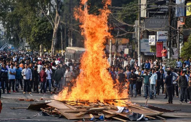 ନାଗରିକତା ସଂଶୋଧନ ବିଲ୍‌: ଗୌହାଟିରେ କର୍ଫ୍ୟୁ ଅମାନ୍ୟ; ସେନାର ଫ୍ଲାଗ୍‌ ମାର୍ଚ ଜାରି