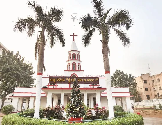 ଆସୁଛି ବଡ଼ଦିନ, ସଜେଇ ହେଲାଣି ଚର୍ଚ୍ଚ