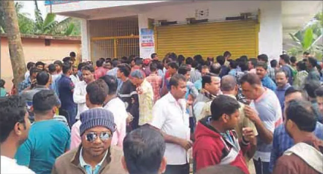 ଅଧା ଦାମ୍‌ରେ ଜିନିଷ ପାଇବା ଆଶାରେ ଫସିଗଲେ ଗ୍ରାହକ : କୋଟିଏ ଟଙ୍କା ନେଇ ଠକ ସଂସ୍ଥା ଫେରାର, ଦୋକାନ ଓ ବ୍ୟାଙ୍କ ଆକାଉଣ୍ଟକୁ ସିଲ୍‌ କଲା ପୁଲିସ