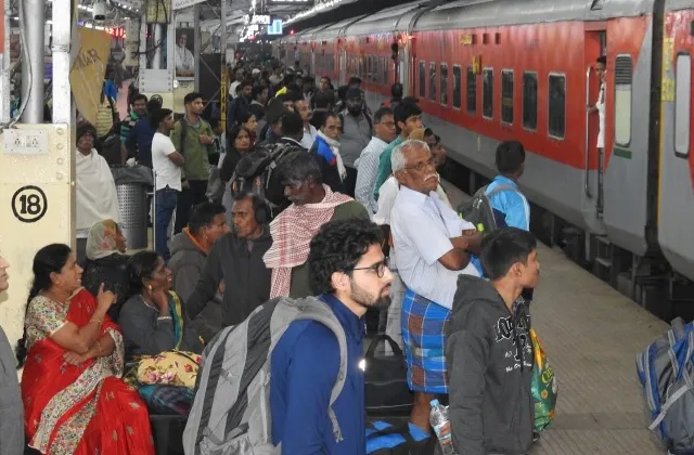 ସ୍ବାଭାବିକ ହୋଇନି ରେଳସେବା: ପୁଣି ୨୭ ଟ୍ରେନ୍ ବାତିଲ୍, ରେଳଯାତ୍ରୀ ହନ୍ତସନ୍ତ