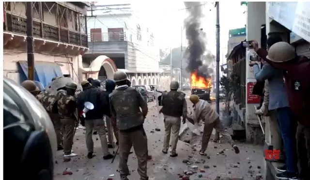 ବିଜନୌର : ‘ଆଜାଦୀ’ ସ୍ଲୋଗାନ ଦେଇ ହିଂସାକାଣ୍ଡ କରୁଥିବା ବ୍ୟକ୍ତିକୁ ନିସ୍ତୁକ ପିଟିଲେ ଲୋକେ