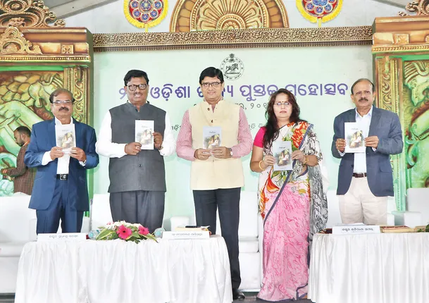 ୯ମ ଦିନରେ ପୁସ୍ତକ ମହୋତ୍ସବ : ଭାଙ୍ଗି ଯାଉଥିବା ଆସ୍ଥାକୁ ଯୋଡ଼ୁଥିବା ବହି ଲୋକପ୍ରିୟ ହୁଏ