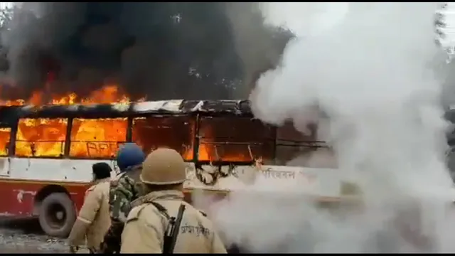 ନାଗରିକତା ଆଇନକୁ ନେଇ ସାରା ଦେଶରେ ବିରୋଧ ଜାରି, ସାମାଜିକ କର୍ମୀ ଯୋଗେନ୍ଦ୍ର ଯାଦବ, ଐତିହାସିକ ରାମଚନ୍ଦ୍ର ଗୁହା ଅଟକ