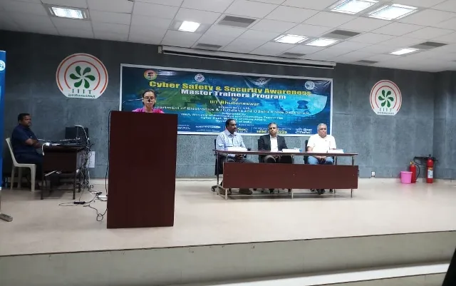 ସାଇବର ସୁରକ୍ଷା ଓ ନିରାପତ୍ତା ସଚେତନତା କର୍ମଶାଳା : ସାଇବର ଅପରାଧର ମୁକାବିଲା ବିଶ୍ୱ ପାଇଁ ଆହ୍ୱାନ