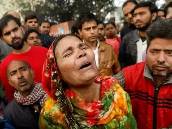 ଦିଲ୍ଲୀରେ ଭୟାବହ ଅଗ୍ନିକାଣ୍ଡ : କାରଖାନାରେ ନିଆଁ ଲାଗି ୪୫ ମୃତ, ୭୦ ଗୁରୁତର