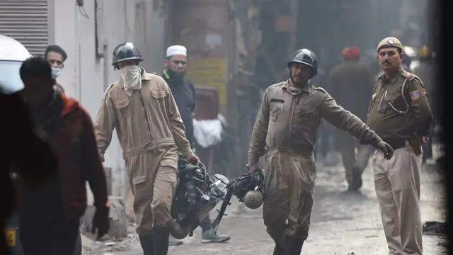 ଦିଲ୍ଲୀ କାରଖାନା ଅଗ୍ନିକାଣ୍ଡରେ ୪୩ ମୃତ; ତଦନ୍ତ ଆଦେଶ ଦେଲେ ଅରବିନ୍ଦ କେଜ୍ରିଓ୍ଵାଲ୍‌