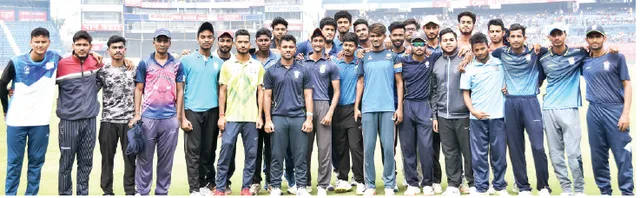 ନେଟ୍‌ ବୋଲର ଭୂମିକାରେ ଓଡ଼ିଶାର ୪୦ ଖେଳାଳି: ବିରାଟଙ୍କୁ ଆଉଟ କଲେ ସୌରଭ, ଛକା ମାରି ଜବାବ ଦେଲେ କୋହଲି