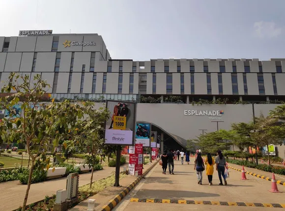 ଏସ୍‌ପ୍ଲାନେଡ୍‌ର ଦାଦାଗିରି : ପାର୍କିଂ ଫି ଆଦ‌ାୟ ସଂକ୍ରାନ୍ତ ଖବର ସଂଗ୍ରହ କରିବାରୁ ସାମ୍ବାଦିକାଙ୍କୁ ଆକ୍ରମଣ