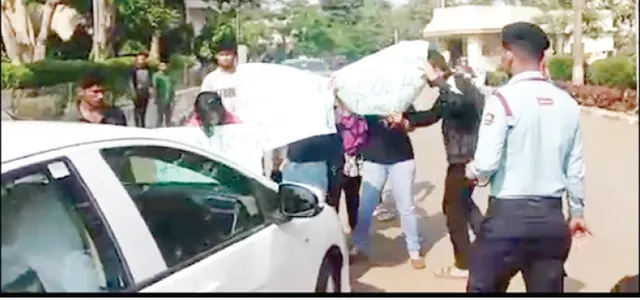 ସ୍କୁଲ ଛାତରୁ ଡେଇଁ ଛାତ୍ରୀଙ୍କ ଆତ୍ମହତ୍ୟା ଉଦ୍ୟମ ଘଟଣା, ସ୍କୁଲରୁ ବିଦା ହେଲେ କ୍ରୀଡ଼ା ଶିକ୍ଷୟିତ୍ରୀ