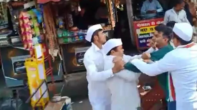 ଶସ୍ତାରେ ପିଆଜ ବିକ୍ରୟ କରୁଥିବା କଂଗ୍ରେସ ନେତାଙ୍କ ଆଙ୍ଗୁଠିକୁ କାମୁଡ଼ି ଦେଲେ ବିଜେପି ସମର୍ଥକ