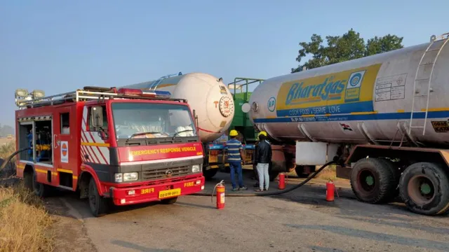 ଦୁର୍ଘଟଣାଗ୍ରସ୍ତ ଗ୍ୟାସ୍ ଟ୍ୟାଙ୍କରରୁ ଜାରି ରହିଛି ଗ୍ୟାସ୍ ସ୍ଥାନାନ୍ତରଣ ପ୍ରକ୍ରିୟା