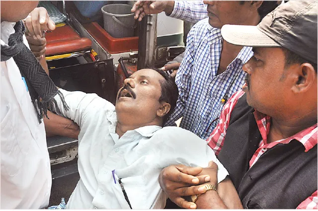 ରାଜଧାନୀରେ ଗଣଶିକ୍ଷକ ସଂଘର ବିକ୍ଷୋଭ ବେଳେ ଅଘଟଣ, ଟଳି ପଡ଼ିଲେ ଶିକ୍ଷକ ନେତା