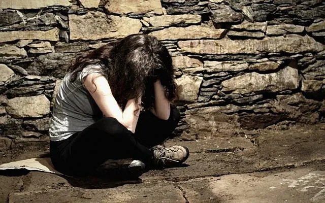 ପୁଣି ଏକ ଲଜ୍ଜା! ସ୍କୁଲରୁ ଘରକୁ ଫେରୁଥିବା ବେଳେ ଶିକ୍ଷୟିତ୍ରୀଙ୍କ ପାଟିରେ କପଡ଼ା ପୂରାଇ, ଜଣକ ପରେ ଜଣେ କଲେ ଗଣଦୁଷ୍କର୍ମ