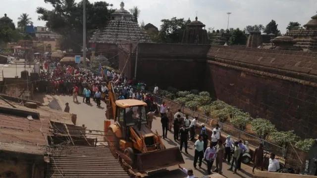 ଦୋକାନ ମାଲିକଙ୍କ ସହ ପ୍ରଶାସନର ଆଲୋଚନା: ପ୍ରଥମେ କ୍ଷତିପୂରଣ, ପରେ ଉଚ୍ଛେଦ