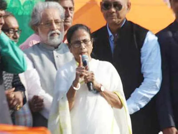 କେନ୍ଦ୍ରକୁ ମମତାଙ୍କ ଚ୍ୟାଲେଂଜ : ପଶ୍ଚିମବଙ୍ଗରେ ସିଏଏ, ଏନ୍‌ଆରସି କେମିତି କ‌ାର୍ଯ୍ୟକାରୀ ହେବ ଦେଖିବି