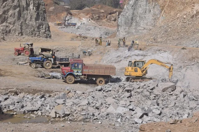 ଖଣି ଦୁର୍ନୀତିର ପର୍ଦାଫାସ: ୨୦୦ କୋଟିର କଳାପଥର ଲୁଟ୍