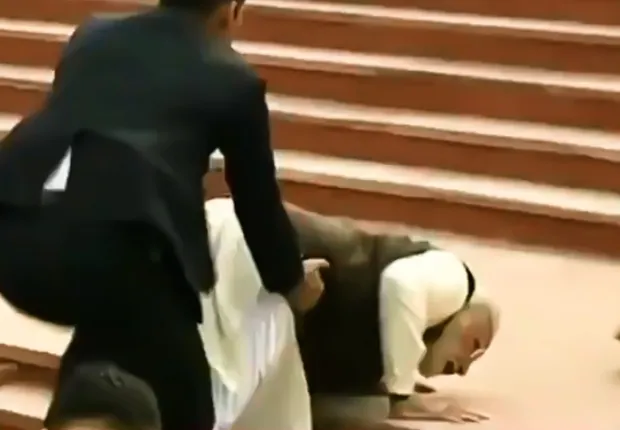 ପ୍ରଧାନମନ୍ତ୍ରୀ ଝୁଣ୍ଟିଲେ ବୋଲି!