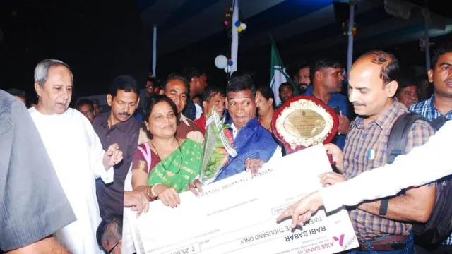 ମା’ ଦାଦନ ଶ୍ରମିକ, ବାପା ମାନସିକ ବିକୃତ, ଦିବ୍ୟାଙ୍ଗ ପୁଅ ପାଇଲେ ରାଜ୍ୟସ୍ତରୀୟ ପୁରସ୍କାର