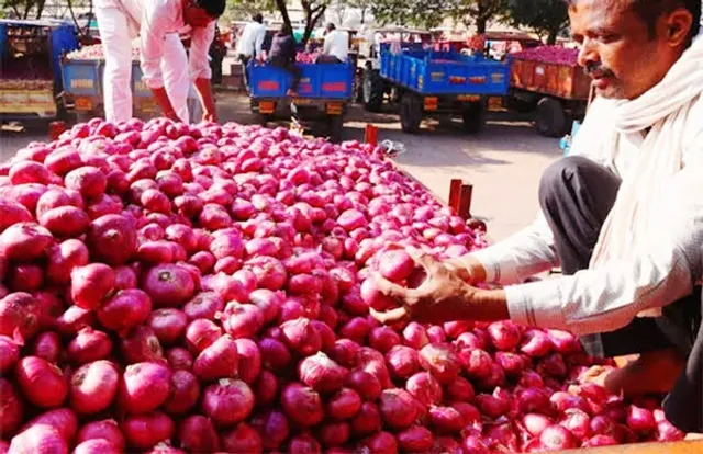 ହୁ ହୁ  ହୋଇ ବଢ଼ୁଛି ପିଆଜ ଦର, କିଲେୋ ୬୦ ଛୁଇଁଲା