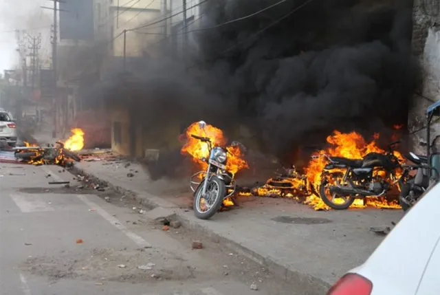 ତେଜିଲା ସିଏଏ ନିଆଁ : ପୁଲିସ ଗୁଳିରେ ଲକ୍ଷ୍ନୌରେ ୧, ମାଙ୍ଗାଲୁରୁରେ ୨ ମୃତ