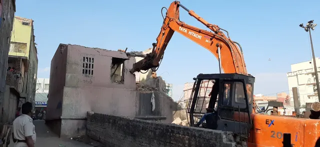 ପୁରୀ ସ୍ୱର୍ଗଦ୍ୱାର ସଂପ୍ରସାରଣ ପାଇଁ ଉଚ୍ଛେଦ କାର୍ଯ୍ୟ ଜାରି, ମାଜିଷ୍ଟ୍ରେଟ-ପୁଲିସ ଉପସ୍ଥିତ