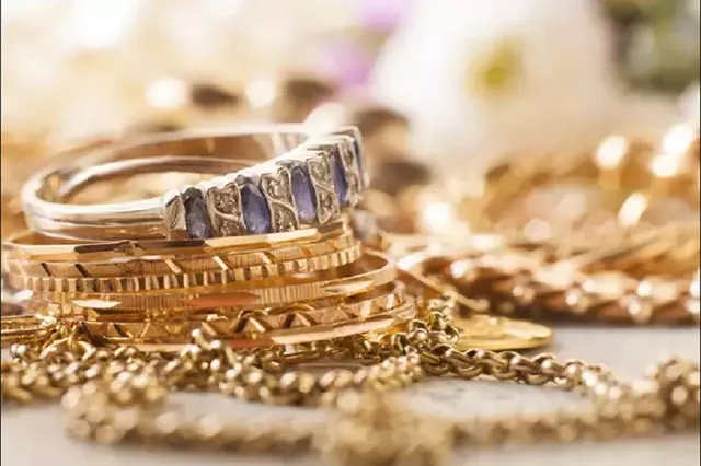 ବିବାହର ୪ଦିନ ପରେ ୩ଲକ୍ଷ ଟଙ୍କାର ସୁନା ଗହଣା ନେଇ ଚମ୍ପଟ ମାରିଲା ଲୁଟେରା‌ ବୋହୂ