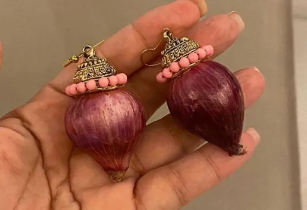 ପତ୍ନୀ ଟ୍ୱିଙ୍କିଲଙ୍କୁ ପିଆଜର କାନଫୁଲ ଉପହାର ଦେଲେ ଅକ୍ଷୟ କୁମାର