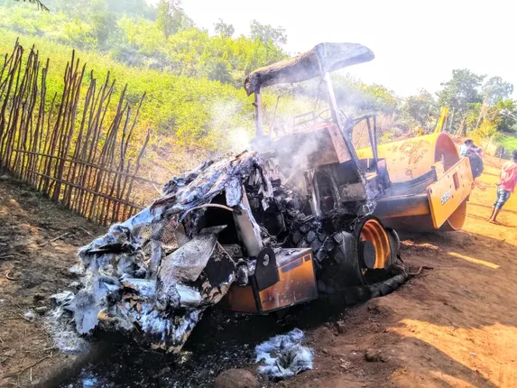 ରାୟଗଡ଼ା ଜିଲ୍ଲାର ମୁନିଗୁଡ଼ା ବ୍ଲକରେ ମାଓ ତାଣ୍ଡବ, ପୋଡ଼ି ଦେଲେ ୩ଟି ଗାଡ଼ି