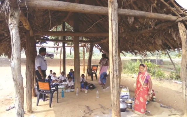 ଆଠମଲ୍ଲିକ : ଅସୁରକ୍ଷିତ ଭାବେ ୧୦ ବର୍ଷ ହେଲା ବରଡ଼ା ଛପର ଘରେ ଚାଲିଛି ସିଦ୍ଧପୁର ପ୍ରାଥମିକ ବିଦ୍ୟାଳୟ