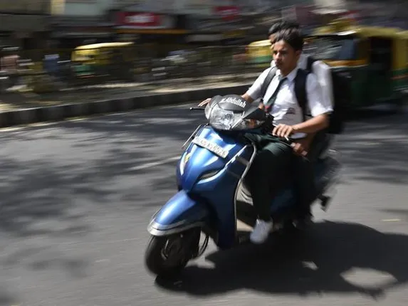 ସ୍କୁଲ ପିଲାଙ୍କୁ ବାଇକ୍‌ ମନା, ଗାଇଡ୍‌ଲାଇନ୍‌ ଜାରି କଲା ଉଚ୍ଚ ମାଧ୍ୟମିକ ଶିକ୍ଷା ନିର୍ଦେଶାଳୟ