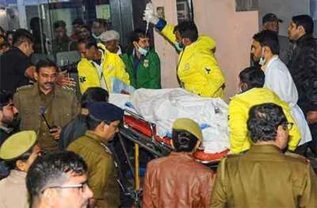 ଉନ୍ନାଓ ପୀଡ଼ିତାଙ୍କ ୪୦ଘଣ୍ଟାର ସଂଘର୍ଷ, ଡାକ୍ତରମାନେ ବି ଲୁହ ରୋକି ପାରିଲେନି