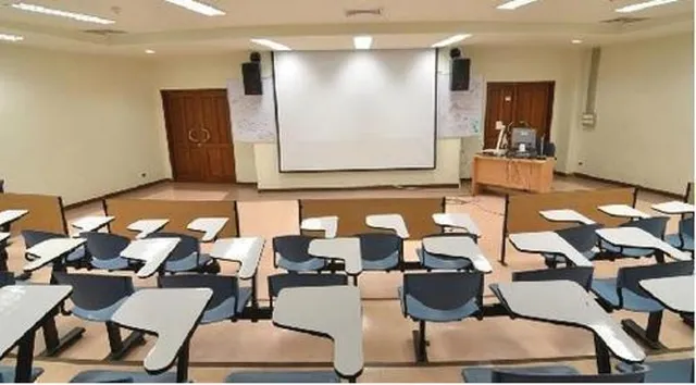 ଏମିତି ଚାଲିଛି ସ୍ନାତକ ଶିକ୍ଷା : ସ୍ମାର୍ଟ କ୍ଲାସରୁମ୍‌ରେ ତାଲା, ପାଣିରେ ପଡ଼ିବ ୮ କୋଟି!