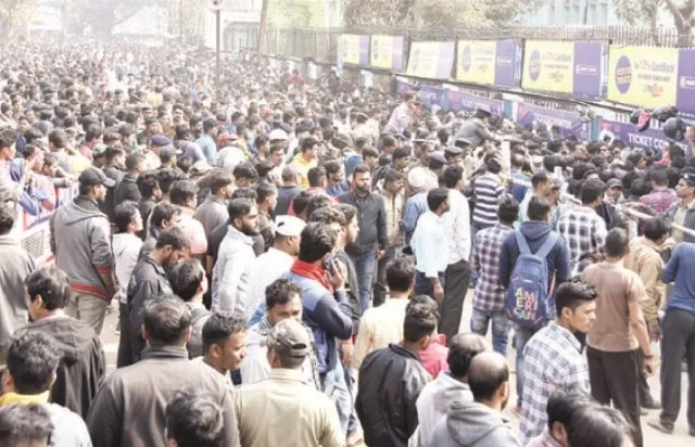 ଅବ୍ୟବସ୍ଥା ଭିତରେ ବାରବାଟୀରେ ଟିକେଟ୍‌ ବିକ୍ରି ଶେଷ, ସାଧାରଣ ଲୋକ ହଟହଟା