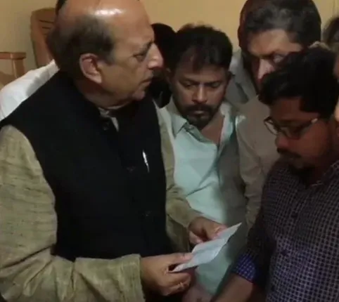 ହିଂସାକାଣ୍ଡରେ ପ୍ରାଣ ହରାଇଥିବା ଦୁଇ ବିକ୍ଷୋଭକାରୀଙ୍କ ପରିବାରକୁ ୫ ଲକ୍ଷ ଟଙ୍କା ଲେଖାଏଁ ଦେଲା ତୃଣମୂଳ କଂଗ୍ରେସ