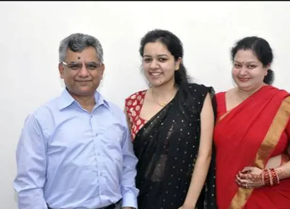 ପୁରୁଷଙ୍କୁ ଫୁଟବଲ ଖେଳିବାକୁ କାହିଁକି ଭଲ ଲାଗେ ? ଉତ୍ତର ଦେଇ ଆଇଏଏସ ପାଇଲେ ଏହି ଯୁବତୀ