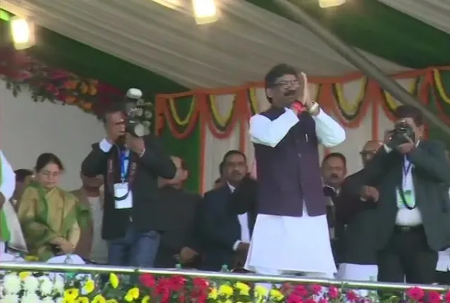 ଝାଡ଼ଖଣ୍ଡର ୧୧ତମ ମୁଖ୍ୟମନ୍ତ୍ରୀ ଭାବେ ଶପଥ ଗ୍ରହଣ କଲେ ହେମନ୍ତ ସୋରେନ୍