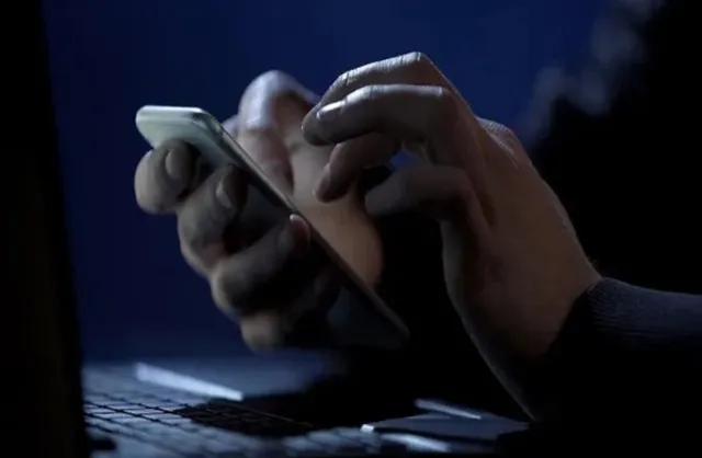 ପୁଅର କର୍କଟ ରୋଗ ଚିକିତ୍ସା ପାଇଁ ସଞ୍ଚୟ କରିଥିଲେ ଟଙ୍କା, ଅନଲାଇନ୍ ଠକେଇର ଶିକାର ହୋଇ ହରାଇଲେ ୯୦,୦୦୦ଟଙ୍କା