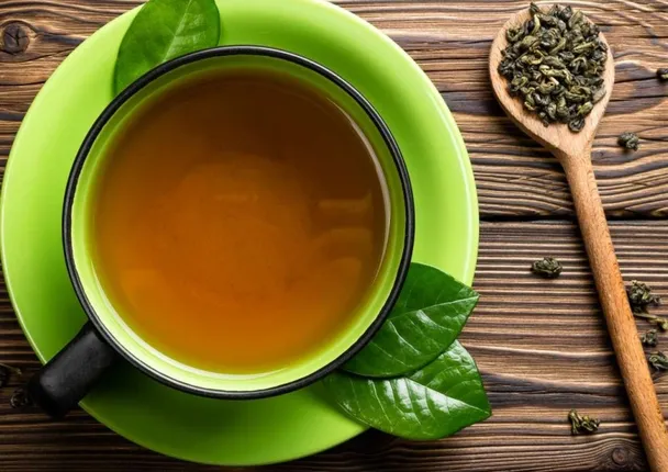 କେଶ ଝଡ଼ିବା ସମସ୍ୟାକୁ ଦୂର କରେ ଗ୍ରୀନ୍‌ ଟି, ଏହି ସବୁ ଜିନିଷ ସହ ମିଶାଇ କରନ୍ତୁ ବ୍ୟବହାର