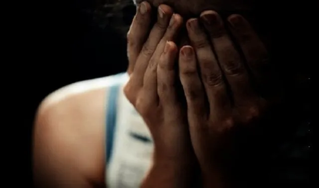 ସାଙ୍ଗମାନଙ୍କ ସହ ମିଶି ମାସେ ପର୍ଯ୍ୟନ୍ତ ଗଣଦୁଷ୍କର୍ମ କରିବ‌ା ସହ ଜିଅନ୍ତା ଜାଳିଲା ପ୍ରେମିକ, ଡାକ୍ତରଖାନାରେ ଆଖି ବୁଜିଲେ ପୀଡ଼ିତା