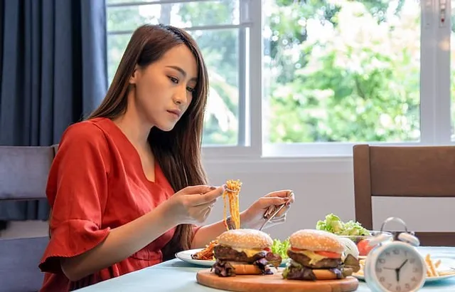 ଖାଲି ପେଟରେ ଖାଆନ୍ତୁ ନାହିଁ ଏହି ସବୁ ଜିନିଷ, ହୋଇପାରନ୍ତି ଅନେକ ସମସ୍ୟାର ଶିକାର