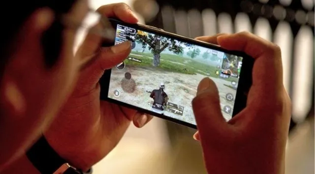 ପବଜୀ ଖେଳୁଥିବା ବେଳେ ଅଜାଣତରେ ପାଣି ଭାବି ଏସିଡ୍ ପିଇଦେବାରୁ ପ୍ରାଣ ହରାଇଲେ ଯୁବକ