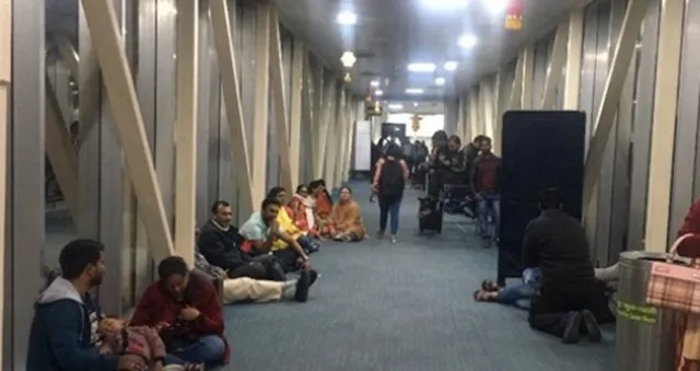 ଯାନ୍ତ୍ରିକ ତ୍ରୁଟି ପାଇଁ ବିଳମ୍ବରେ ଉଡ଼ାଣ କରିଲା ଇଣ୍ଡିଗୋ ବିମାନ, ଏରୋବ୍ରିଜରେ ଯାତ୍ରୀ ବସିଲେ ୮ଘଣ୍ଟା