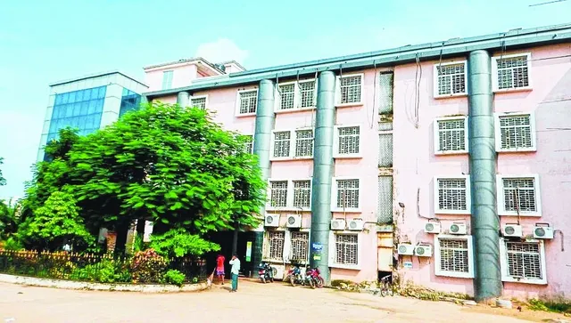 କଟକ : କର୍କଟ କେନ୍ଦ୍ରରେ ସଂକ୍ରମିତଙ୍କ ସଂଖ୍ୟା ୧୩୫ ଟପିଲାଣି